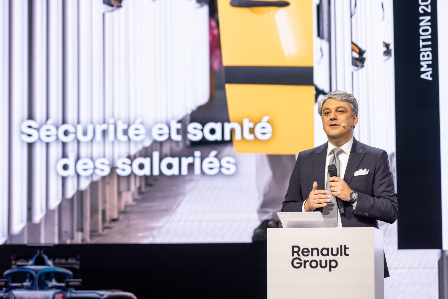 Environmental and societal strategy Renault Group - Luca DE MEO