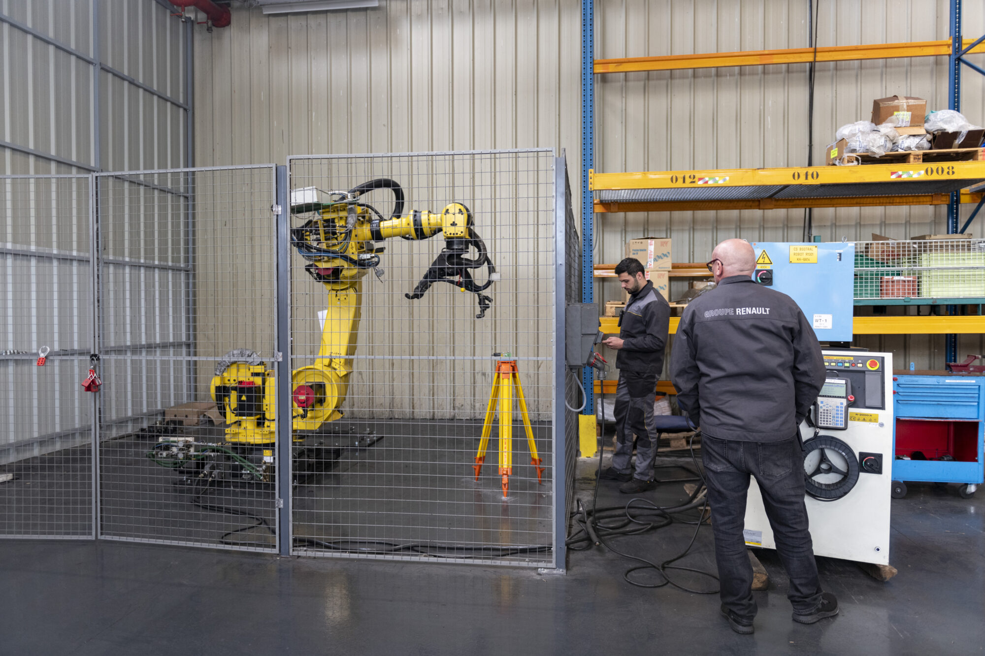 2022 - Story - Retrofitting robots: the other operation at the Refactory