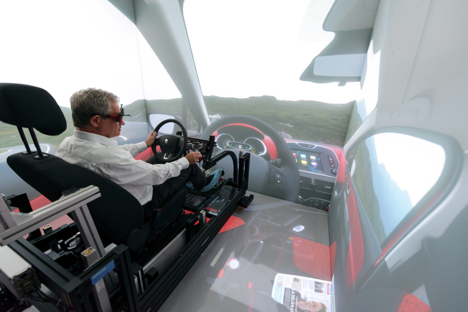 Renault inaugure un nouveau simulateur 3D interactif immersif au Technocentre