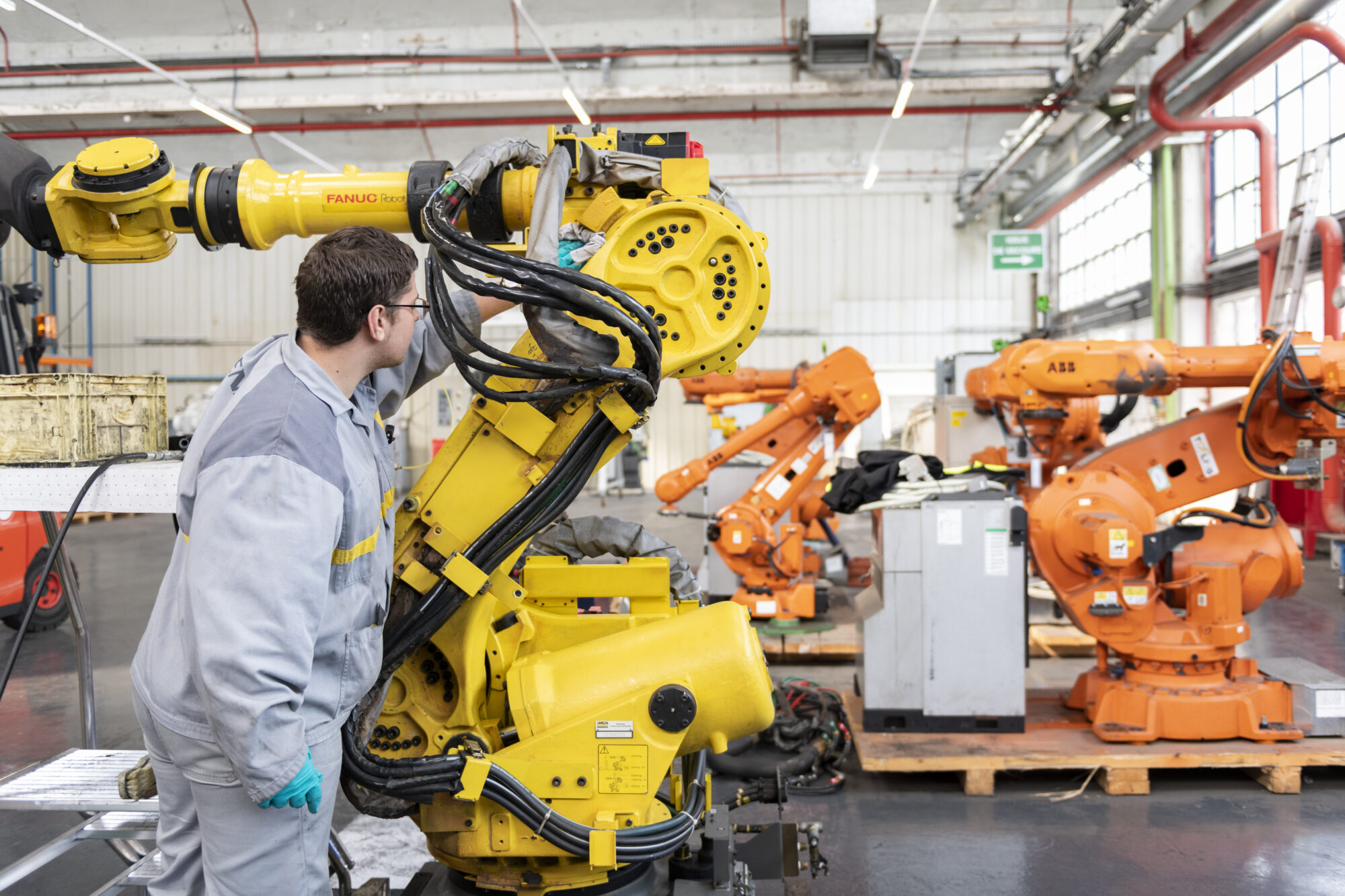 2022 - Story - Retrofitting robots: the other operation at the Refactory