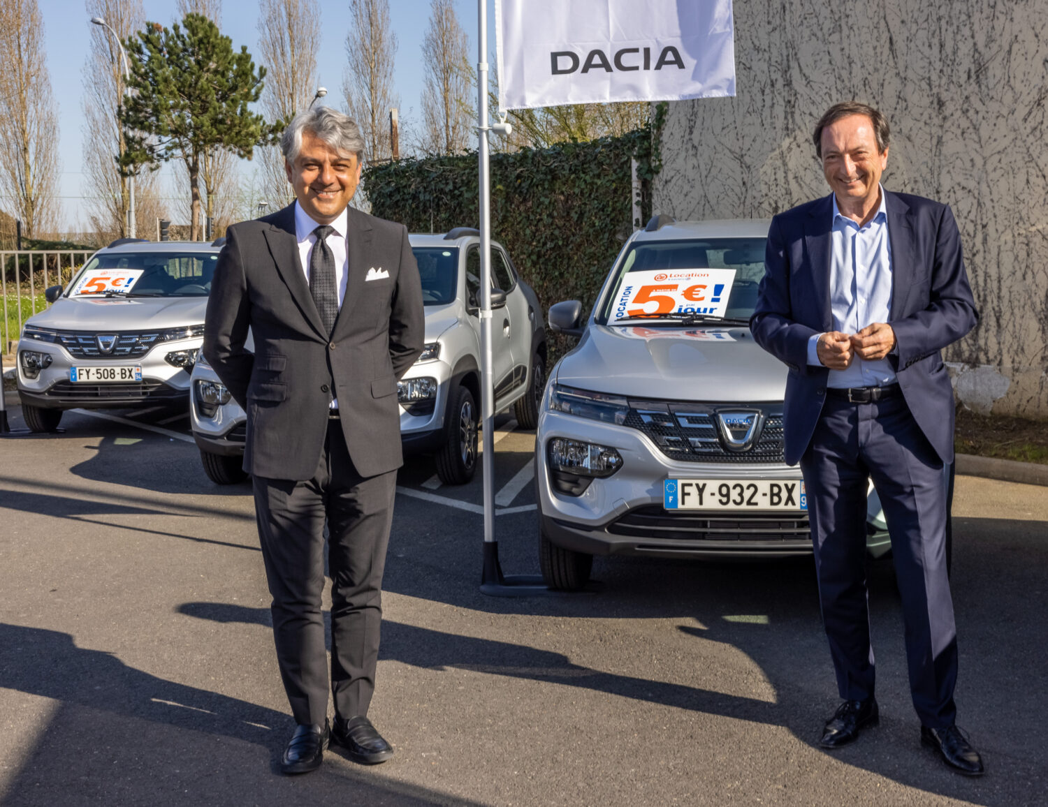 2021 - E.Leclerc Location accueille dans ses agences les premières Dacia Spring, 100% électriques